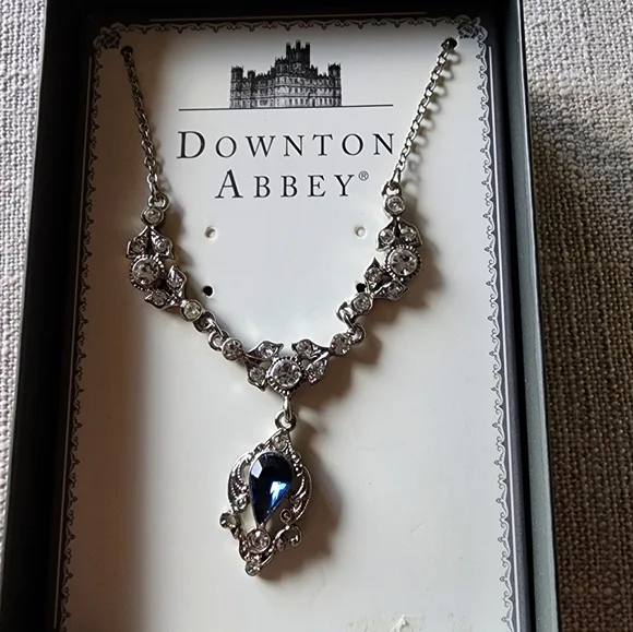 Downton Abbey Faux Sapphire & Crystals on Silvertone Chain Necklace. Never worn - Picture 1 of 2
